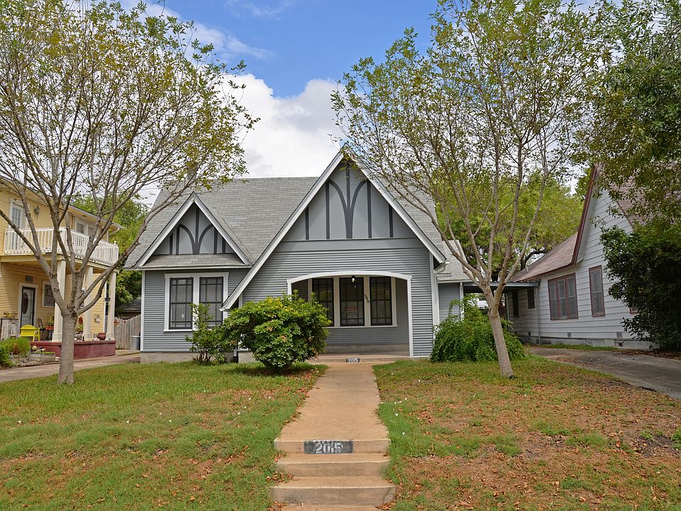 1st image of 2015 W Magnolia Ave