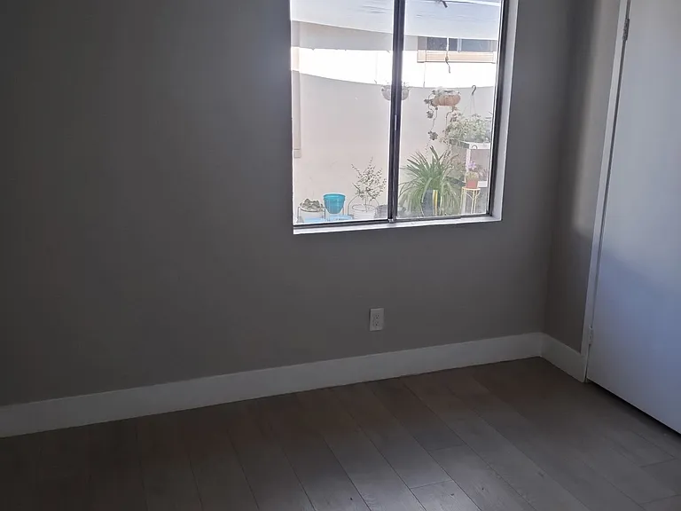 560 W Shamrock St #A — Photo 14