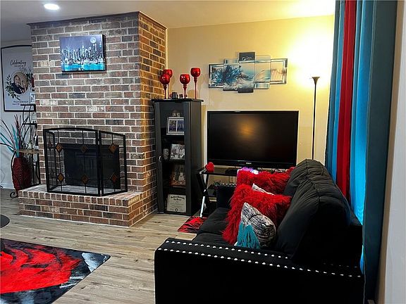 4th image of 4449 Woodland Dr APT A