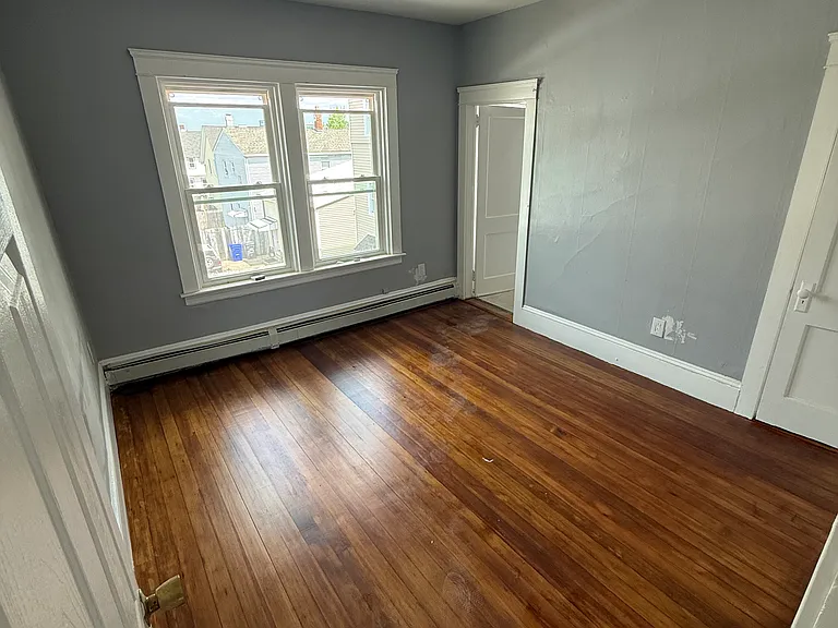 183 Byfield St #2R — Photo 2