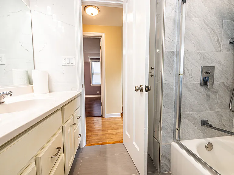 6611 W Foster Ave — Photo 25