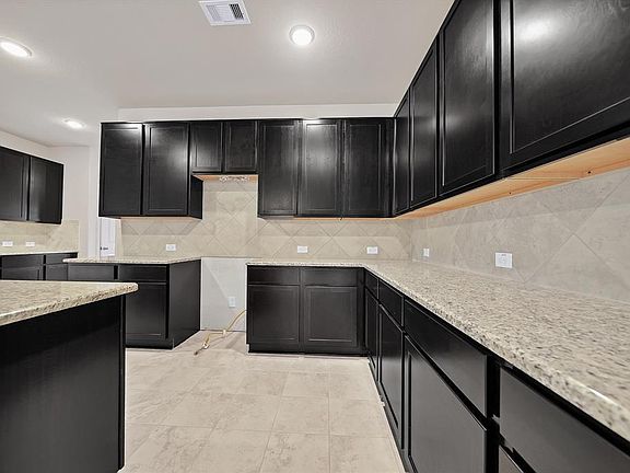 5th image of 2316 Emerald Ln