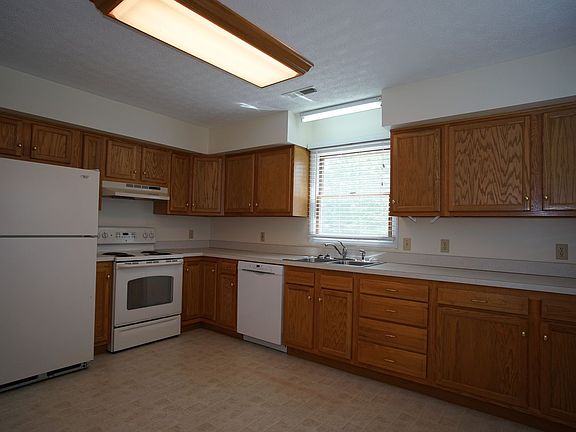 3rd image of 485 Pickett St #B