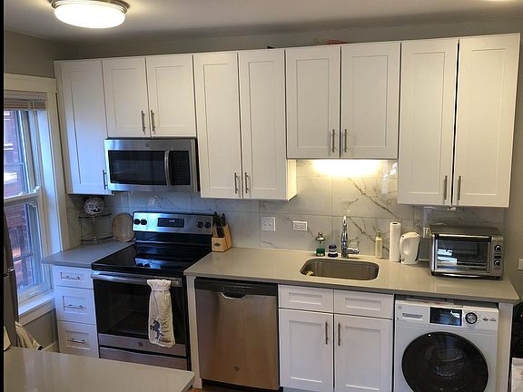 4th image of 4528 N Malden St APT 132