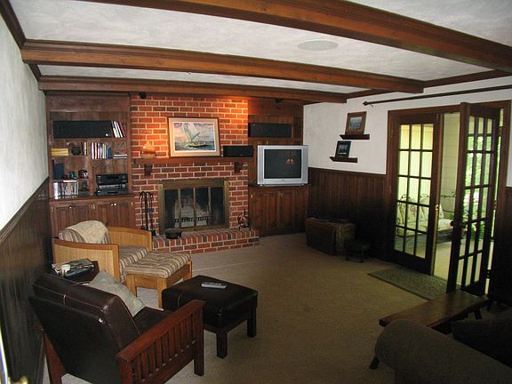 Family Rm w Surround Sound