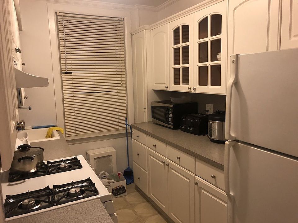 1st image of 2840 49th St