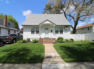 393 Beech St, South Hempstead, NY 11550