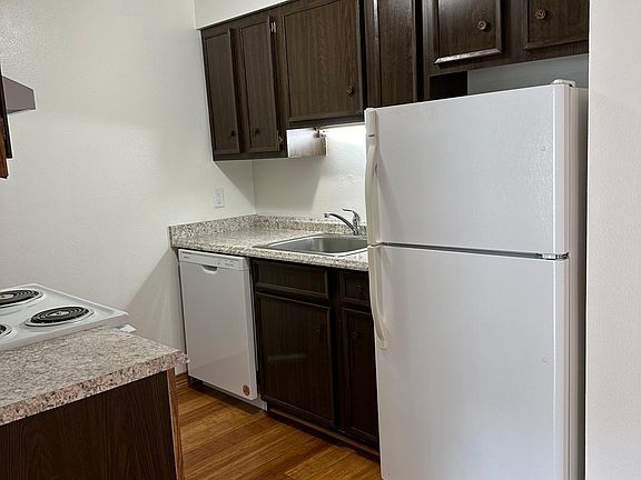 5th image of 885 NE Sunset St APT 18