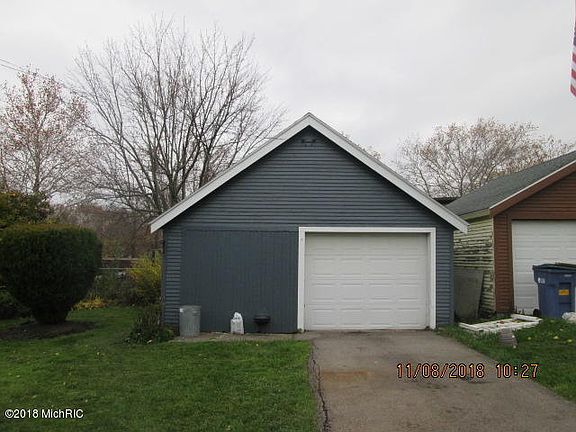 2nd image of 1339 Emerald Ave NE