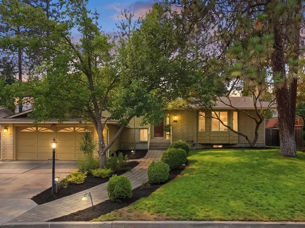 8517 N Greenwood St, Spokane, WA 99208