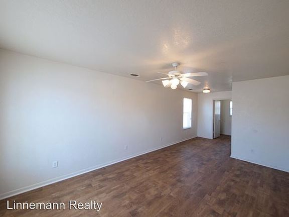 3rd image of 2804 Leroy Cir APT A