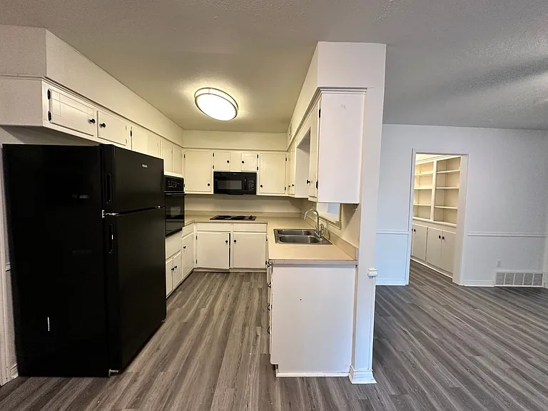 2509 Garden Dr — Photo 3