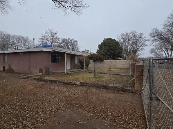 2537 La Vega Dr SW, Albuquerque, NM 87105