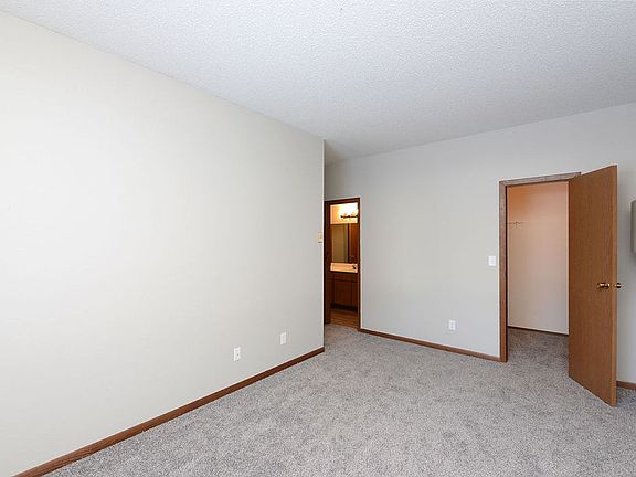 4th image of 85C Center St
