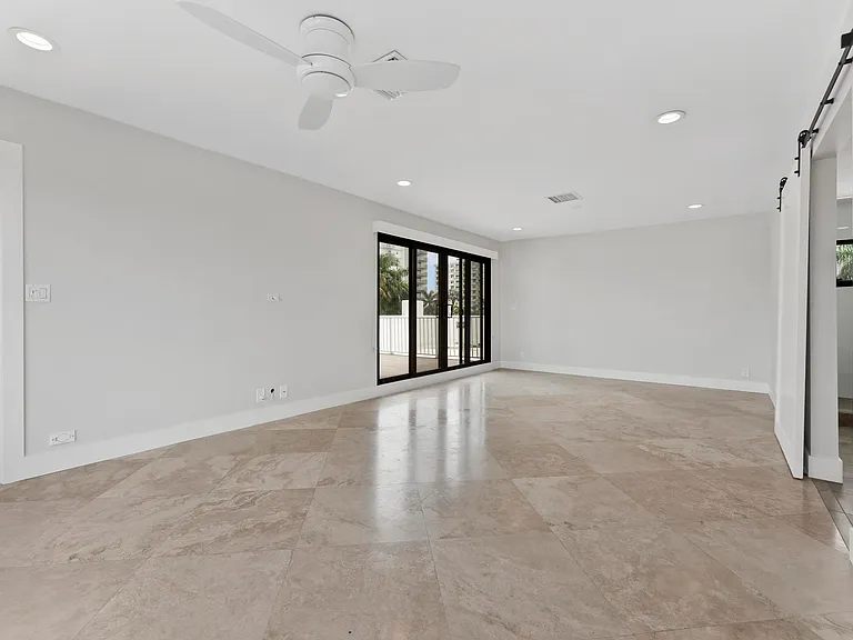 1121 Bel Air Dr #4 — Photo 24