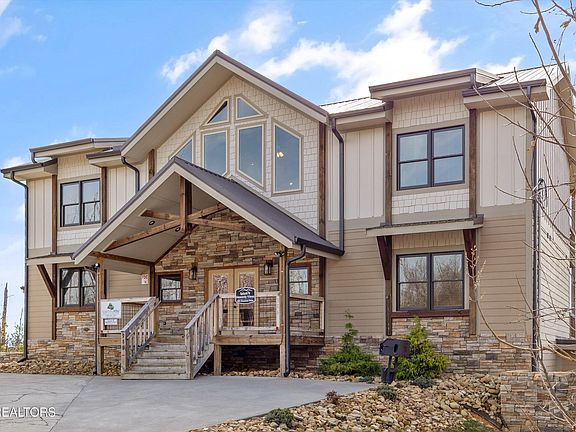 5th image of 986 Chestnut Dr