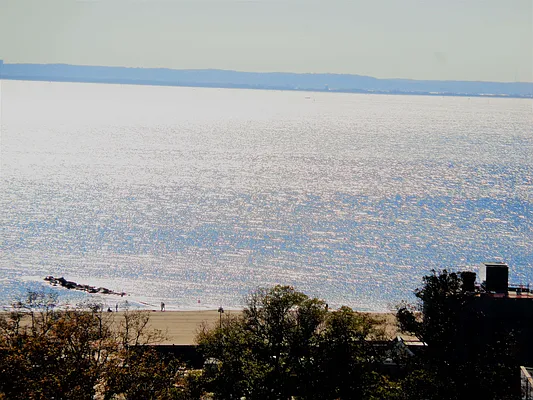 Sold by Thomas Lipovetsky, LREB | media 52