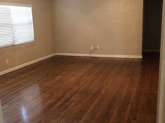 3rd image of 716 Avenue F SE