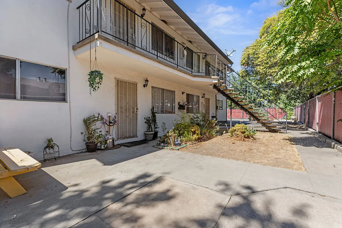 Building Photo - 814 2nd Street #1 - #4, Modesto