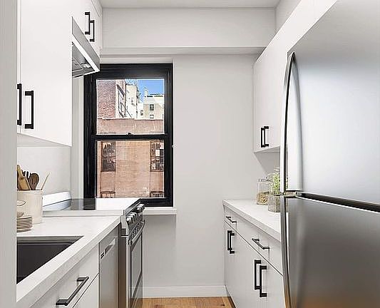 5th image of 165 E 72nd St APT 5N