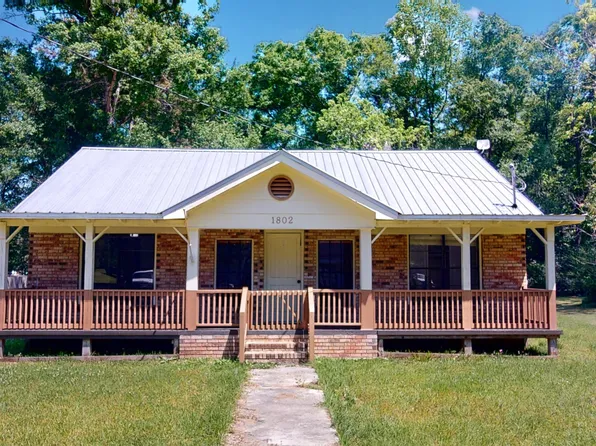 1802 Texas St, Leakesville, MS 39451