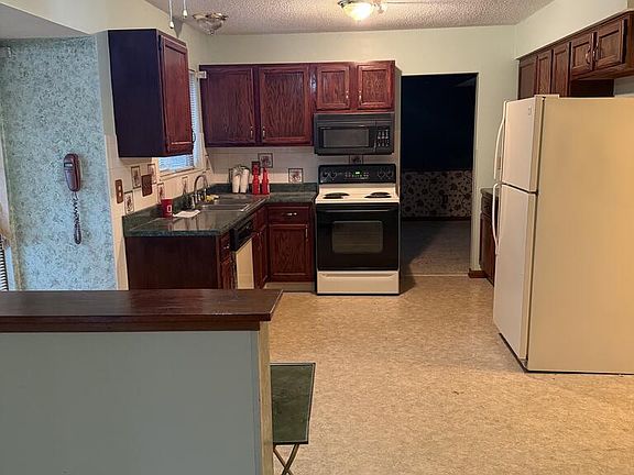 3rd image of 5025 Springdale Blvd