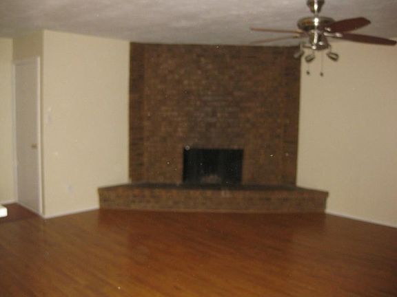 4th image of 721 Circle Cove Dr