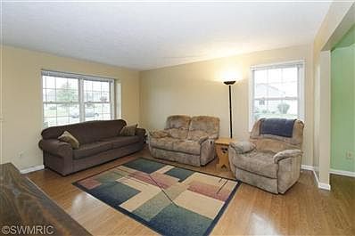 3rd image of 48430 Meadow Oak Trl