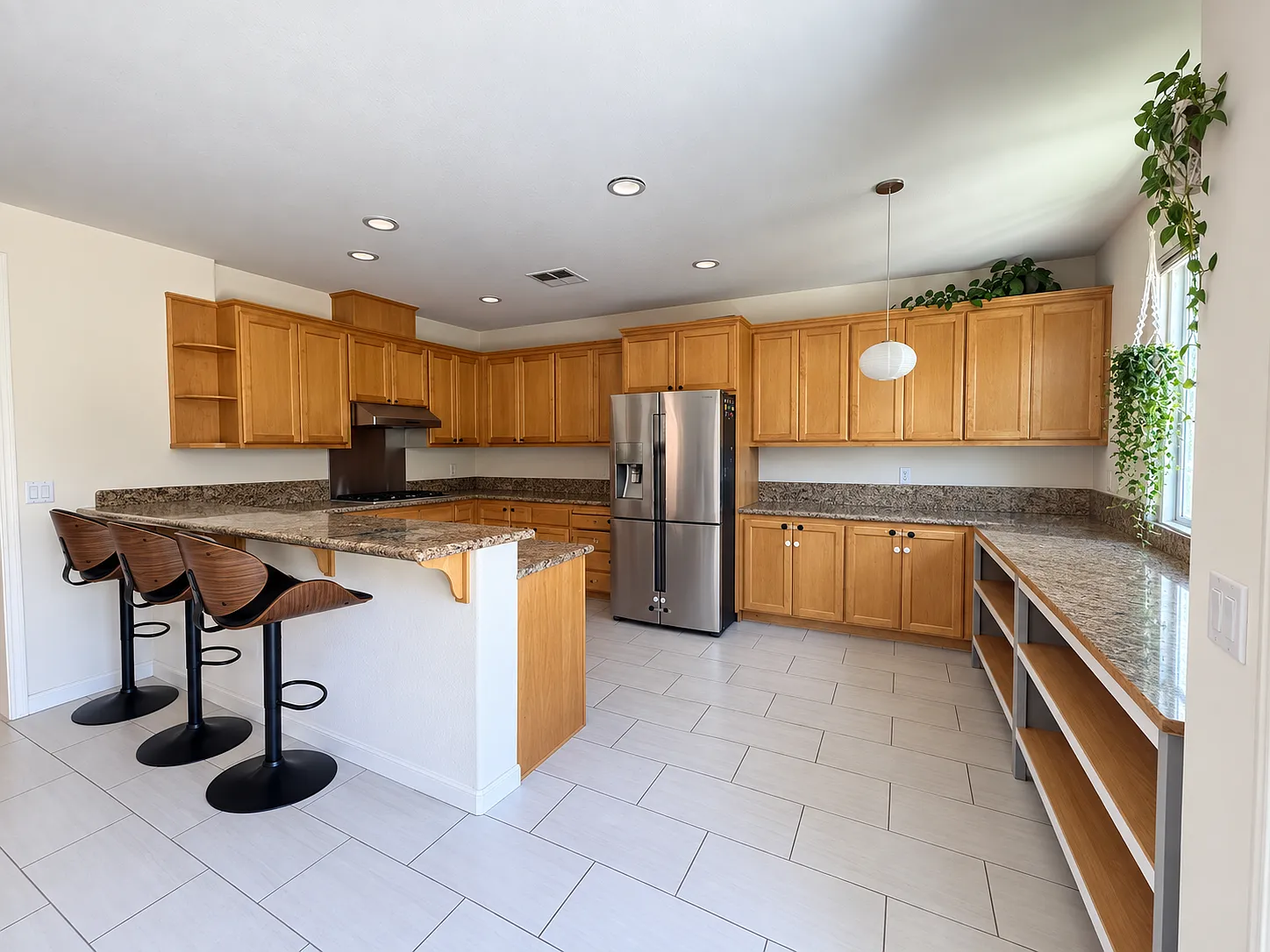 5 bed, 2496 sqft, $5,500 — Photo 4