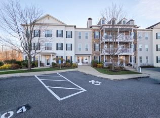 1 Rivington Way UNIT 201, Danbury, CT 06810