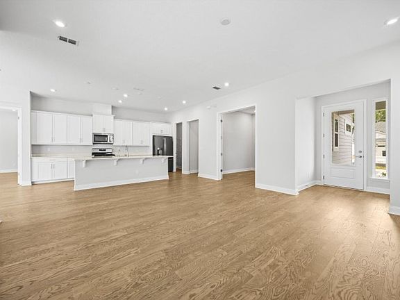 5th image of 80 Walnut Glen Ct