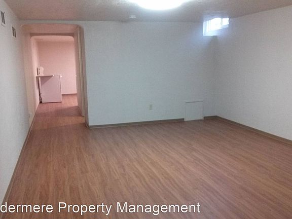 4th image of 240 E Poplar St