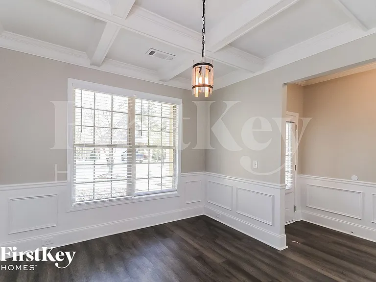 821 Harrison Dr — Photo 5