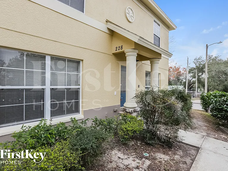 228 Draw Bridge Ln — Photo 1