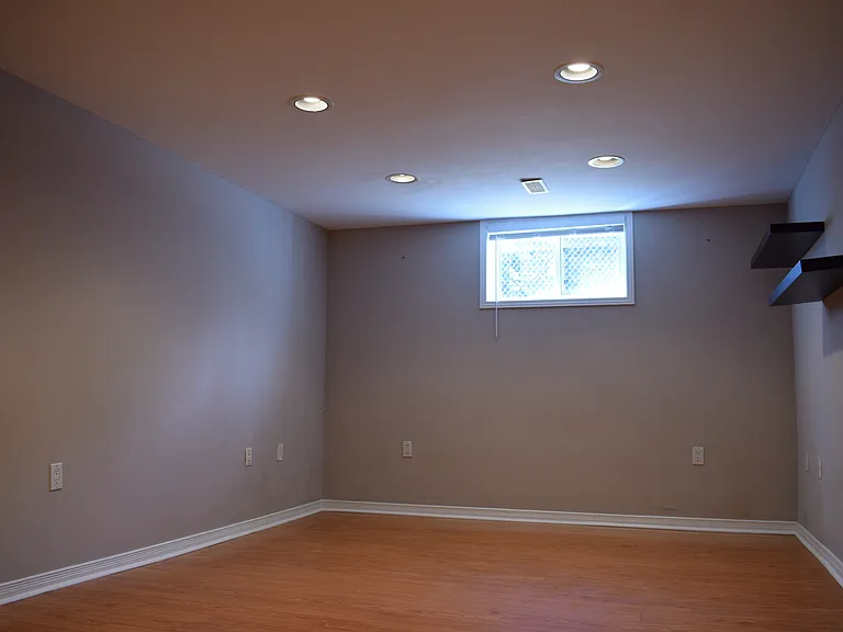 726 W 5th St #2 — Photo 9