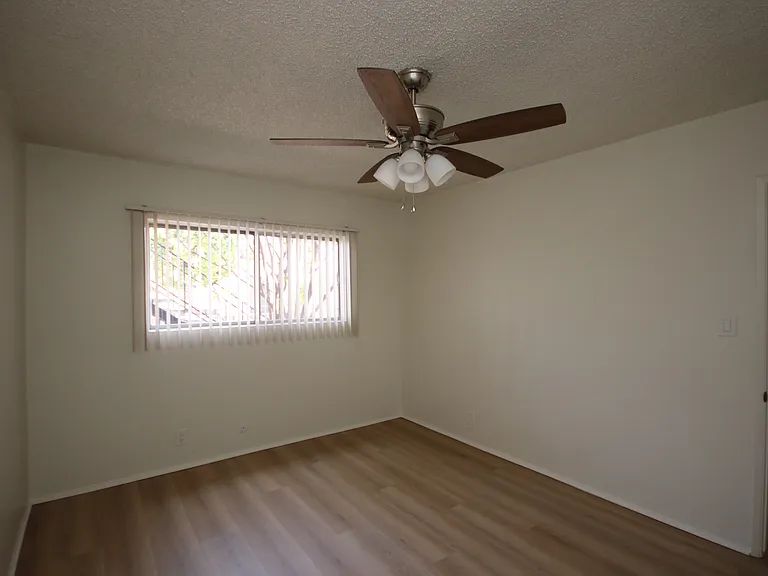 526 W Huntington Dr #J — Photo 19