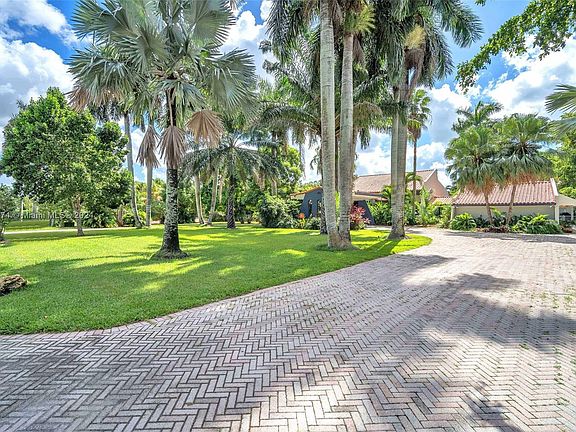 3rd image of 10050 NW 135th St