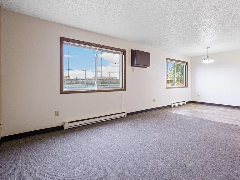 Huron Apartments — Photo 11