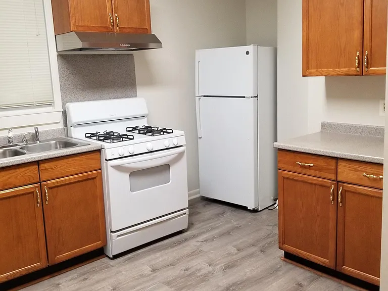 332 Dennis Ave — Photo 2