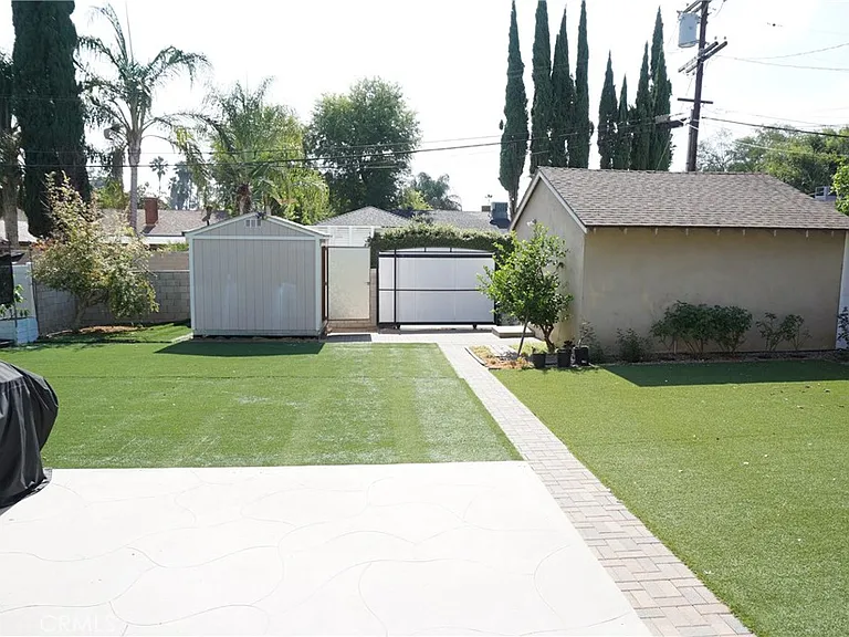 5540 Balboa Blvd — Photo 52