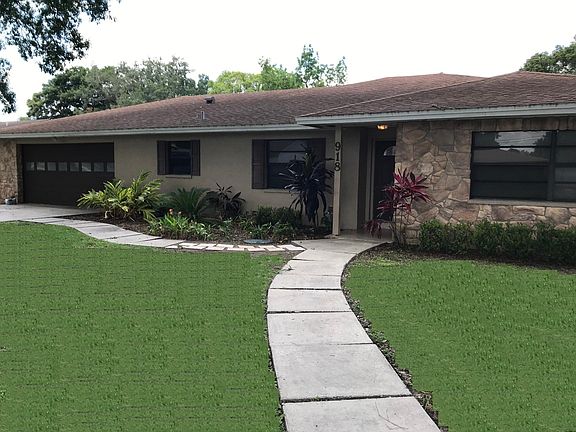 5 Bedroom/3 Bath Pool Home on quiet cul-de-sac