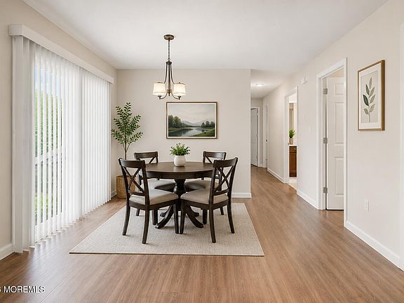 5th image of 125 Amberly Drive #F