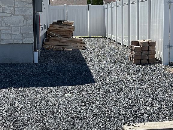 4th image of 3905 N Chapman Dr