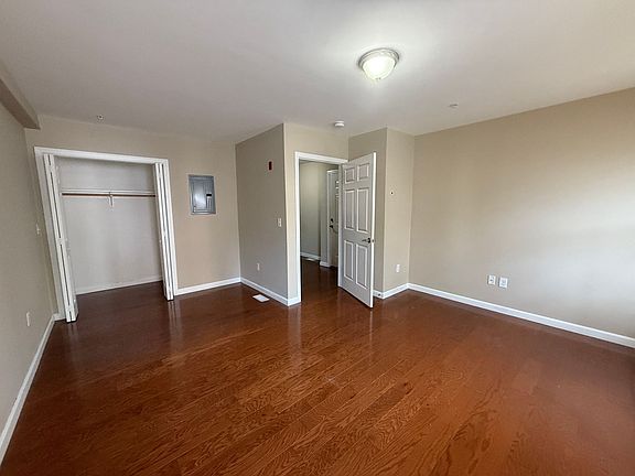 5th image of 51 Chelsea St #4S