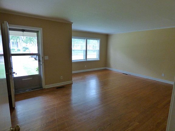 3rd image of 520-A E College St