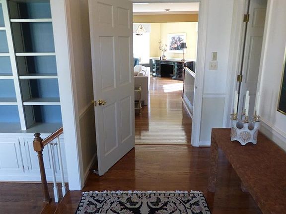 4th image of 143 Sheffield Dr