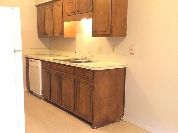4th image of 65 W Elmwood Dr #A