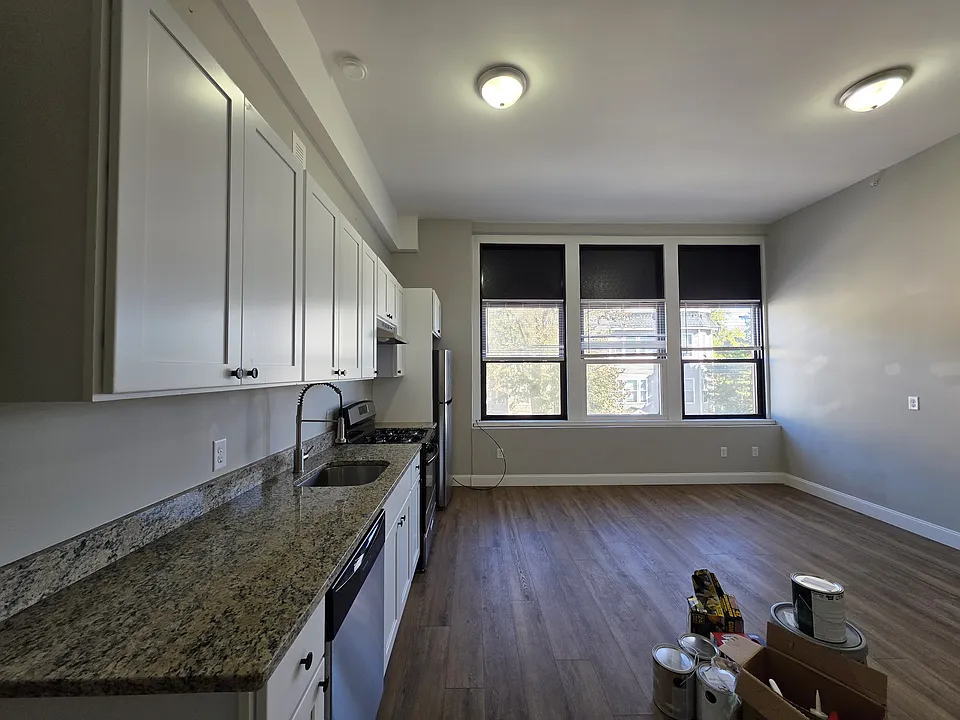 22 Richard St #202