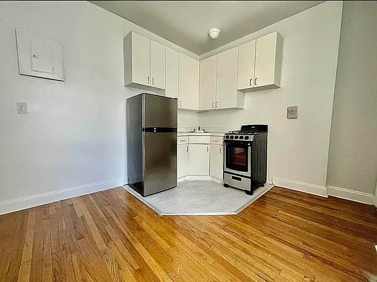 Rented by J PRESTON AND ASSOCIATES INC | media 2