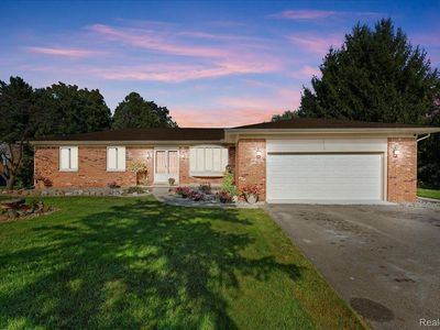 1470 Long Lake Dr, Brighton, MI, 48114